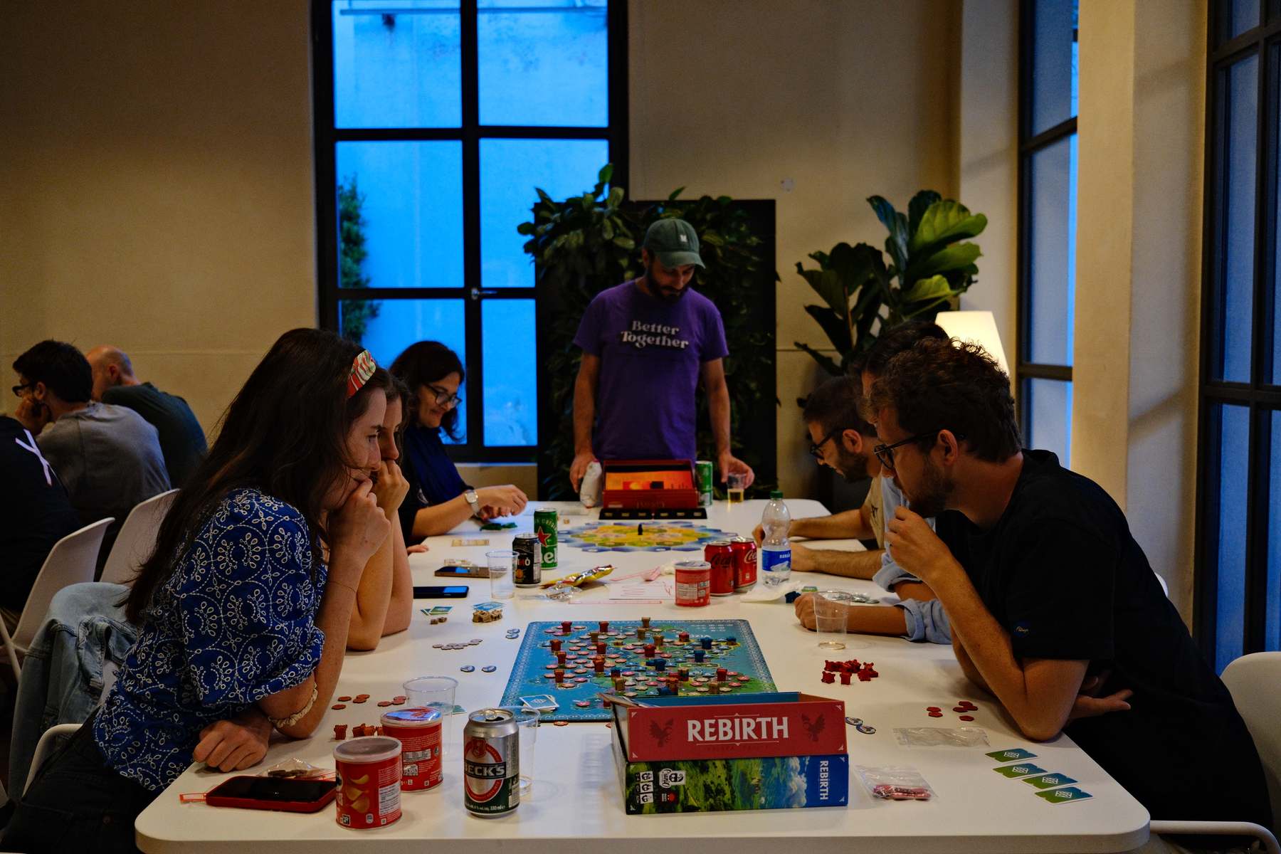 Una serata di giochi da tavolo a un ritrovo di Better Together